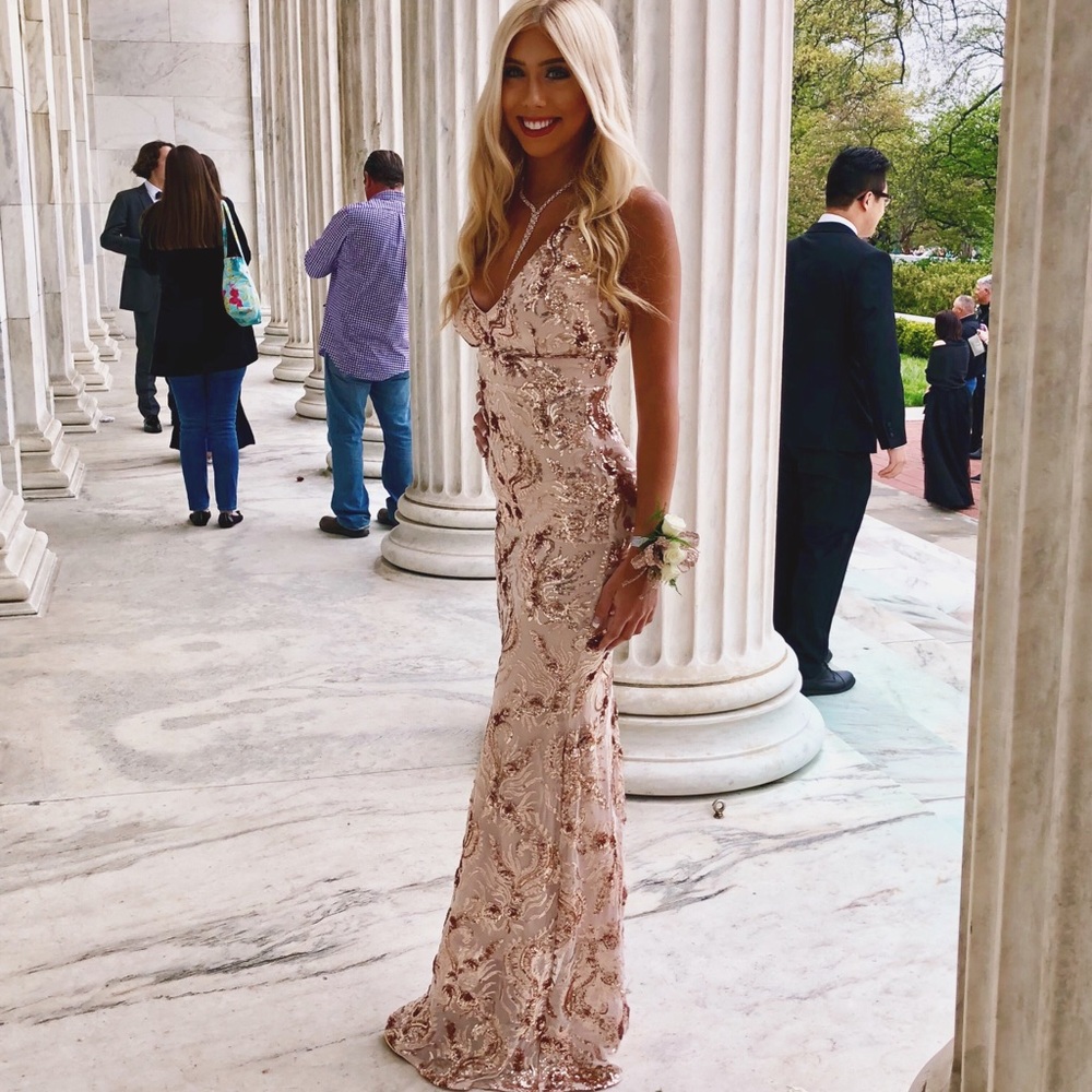 SEQUIN, STUNNING PROMGIRL DRESS